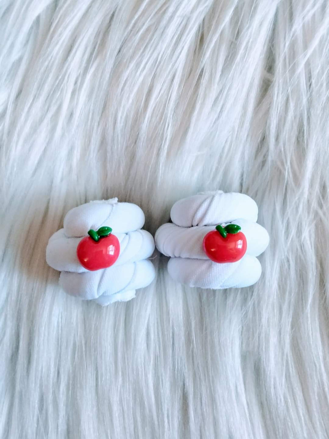 Apple top knot piggies 🍎
