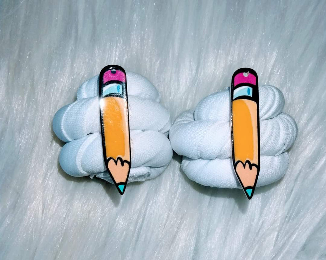 Pencil top knot piggies ✏️