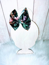 Load image into Gallery viewer, Black floral velvet
