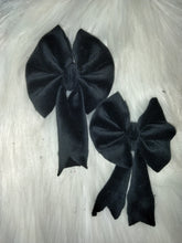Load image into Gallery viewer, Black velvet
