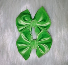 Load image into Gallery viewer, Grinch green velvet 💚
