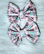 Load image into Gallery viewer, Swiftie bow/ piggie set
