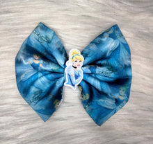 Load image into Gallery viewer, Princess bows
