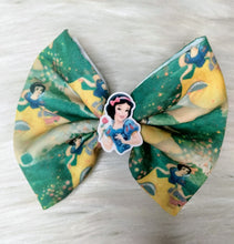 Load image into Gallery viewer, Princess bows
