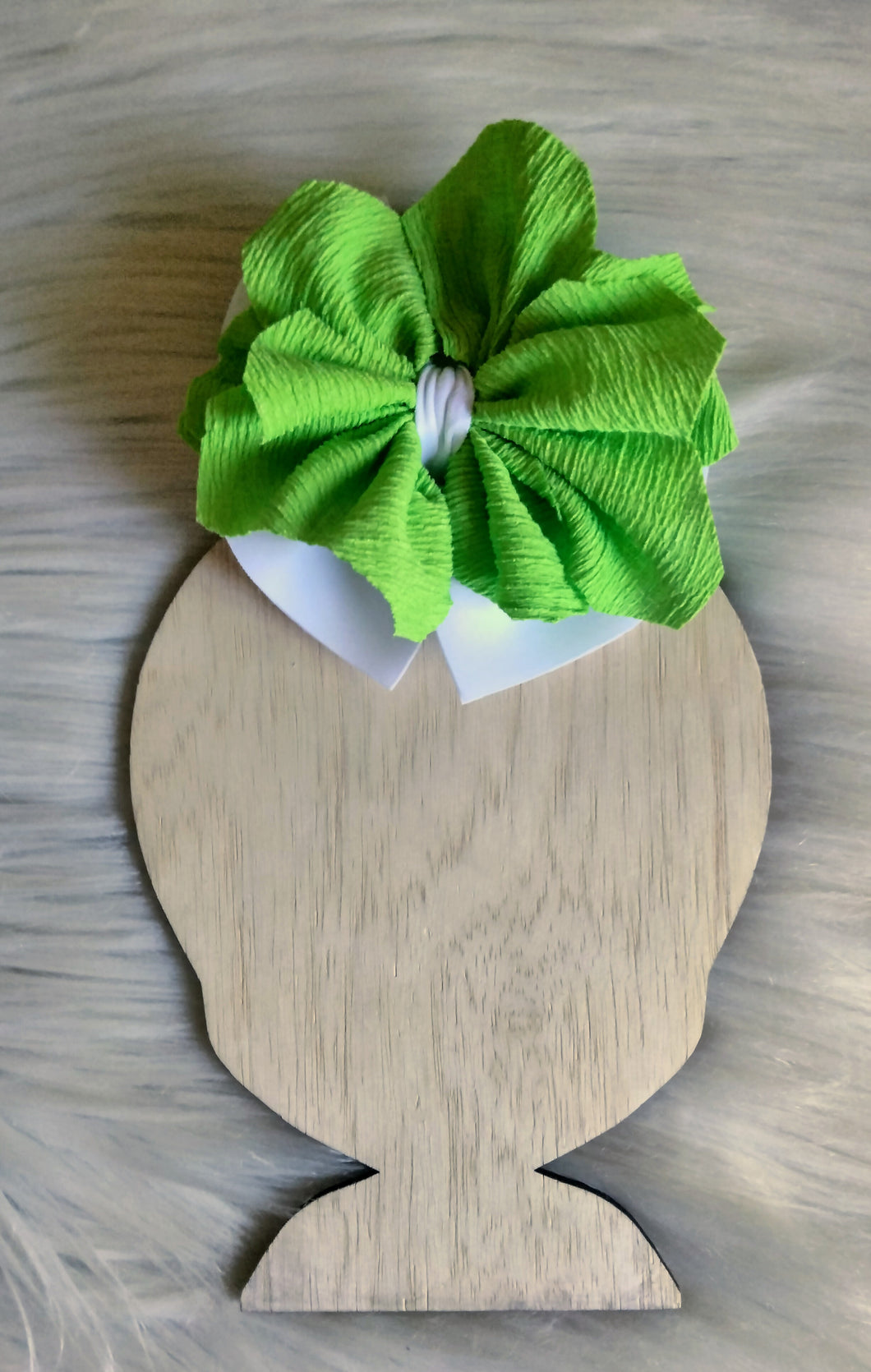 Green flower bow