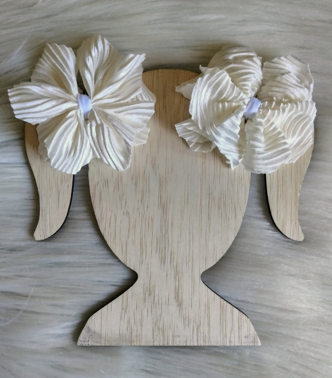 White flower piggies