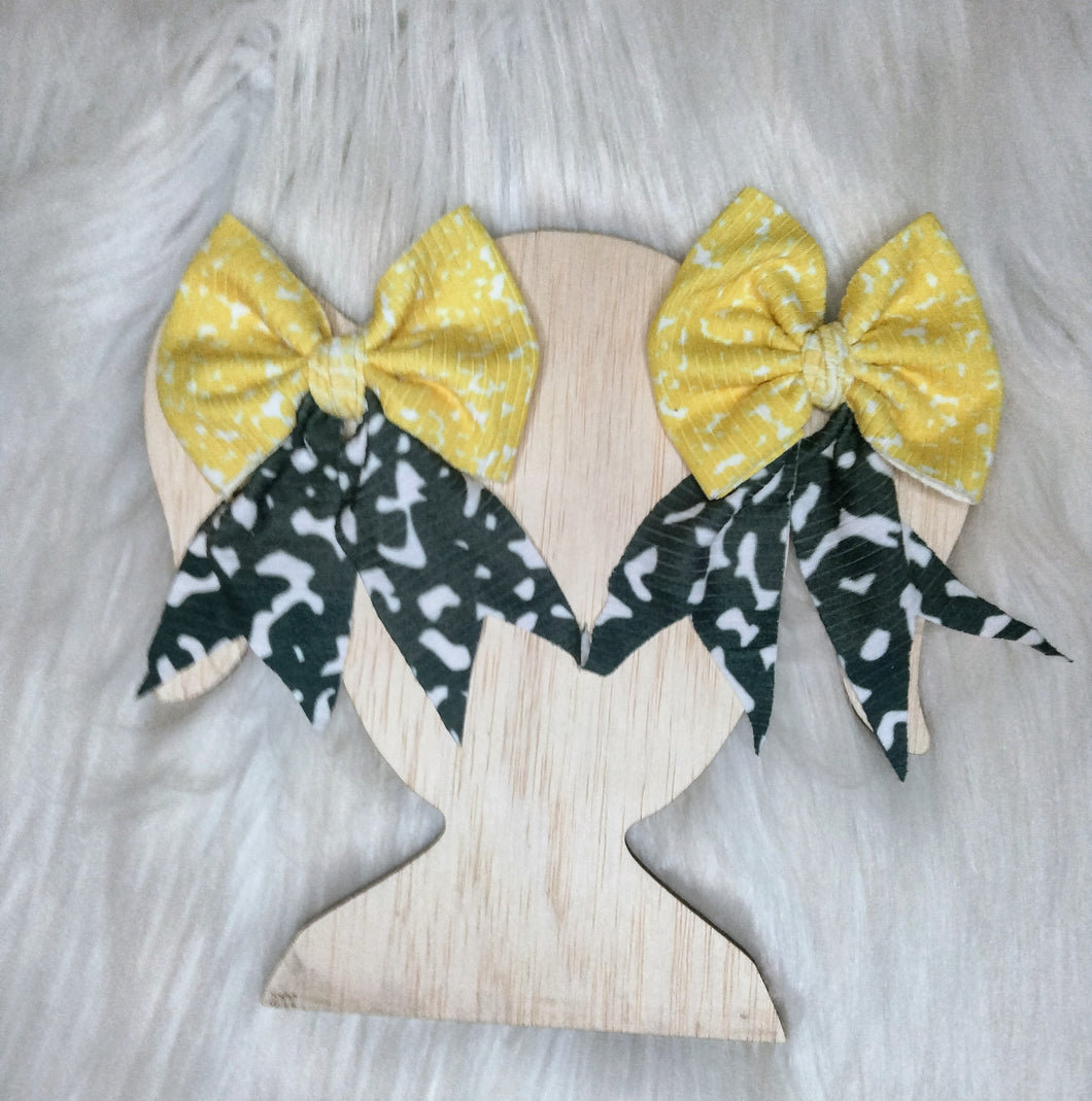 Yellow composition sailor piggies