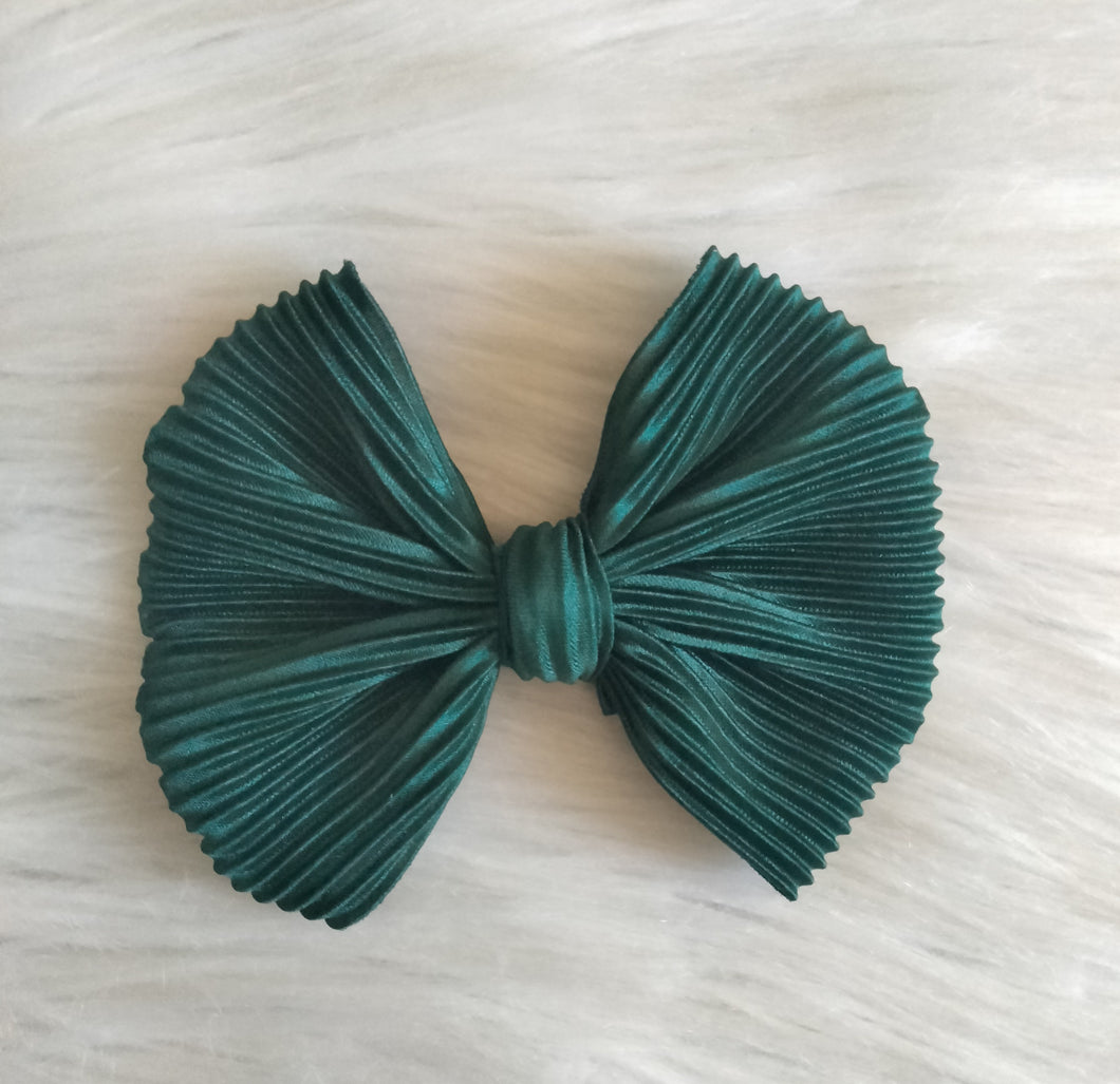Green pleated bow