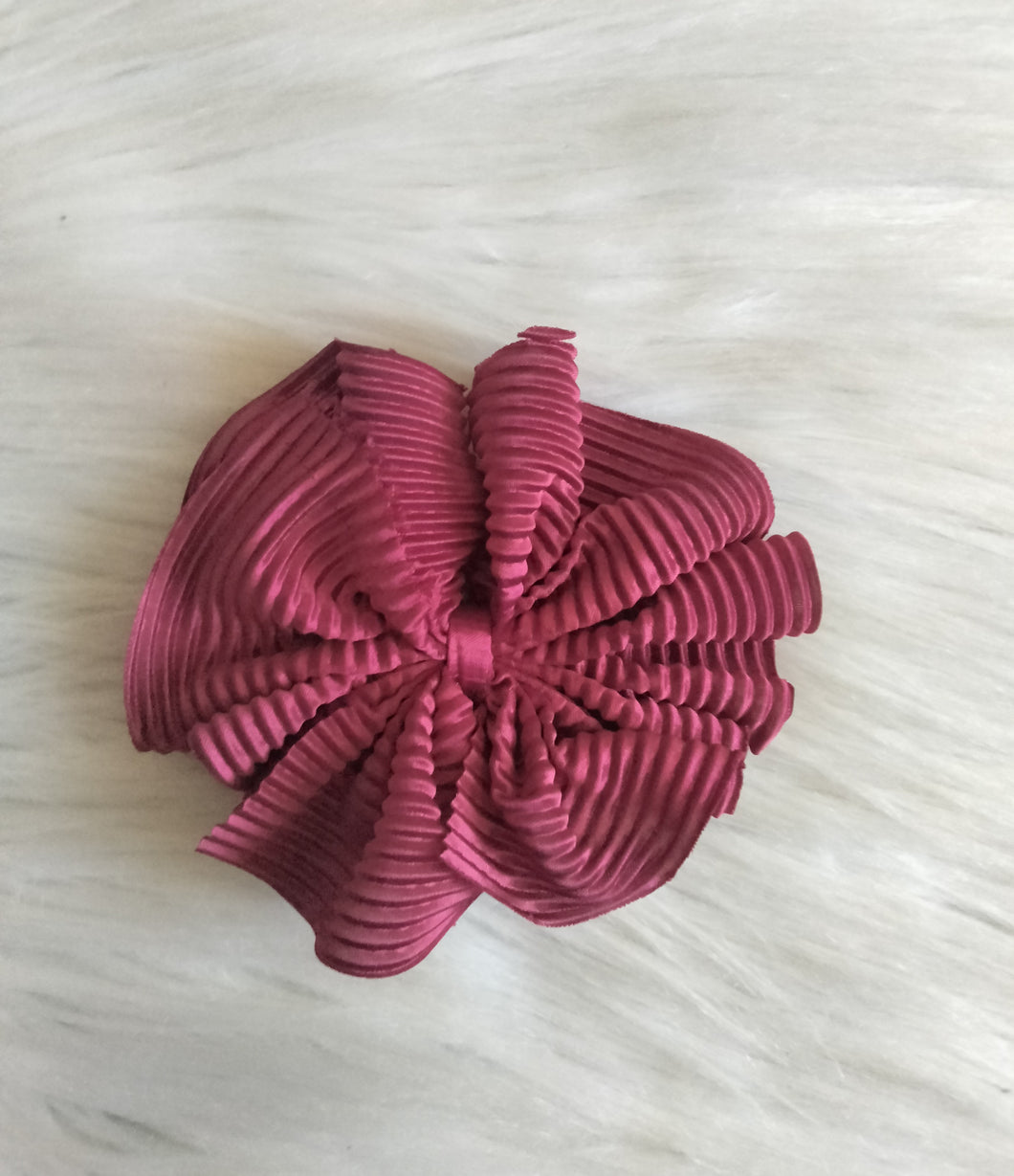 Red pleated shredded bow