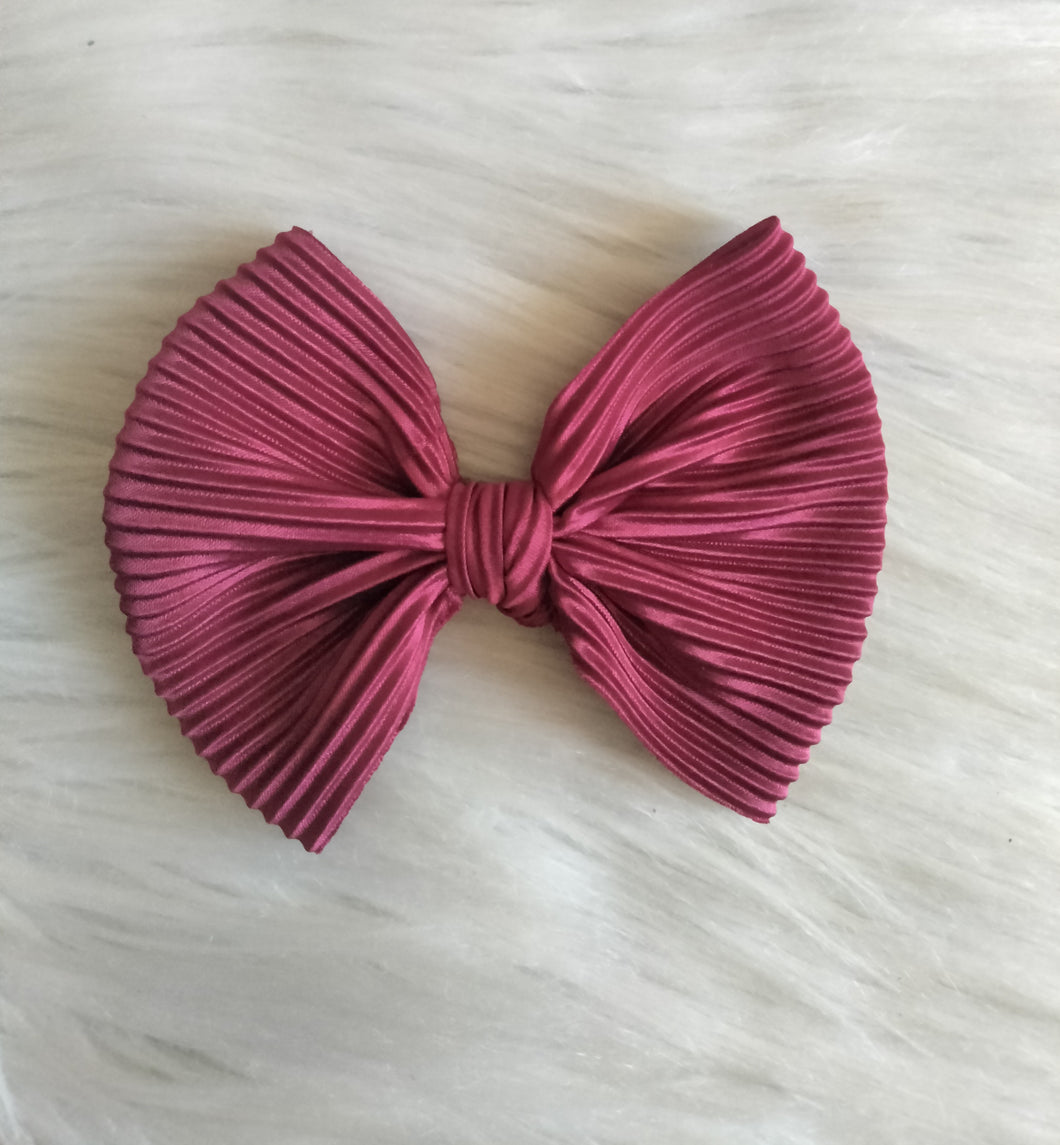 Red pleated bow
