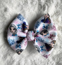 Load image into Gallery viewer, Frozen bow/ piggies
