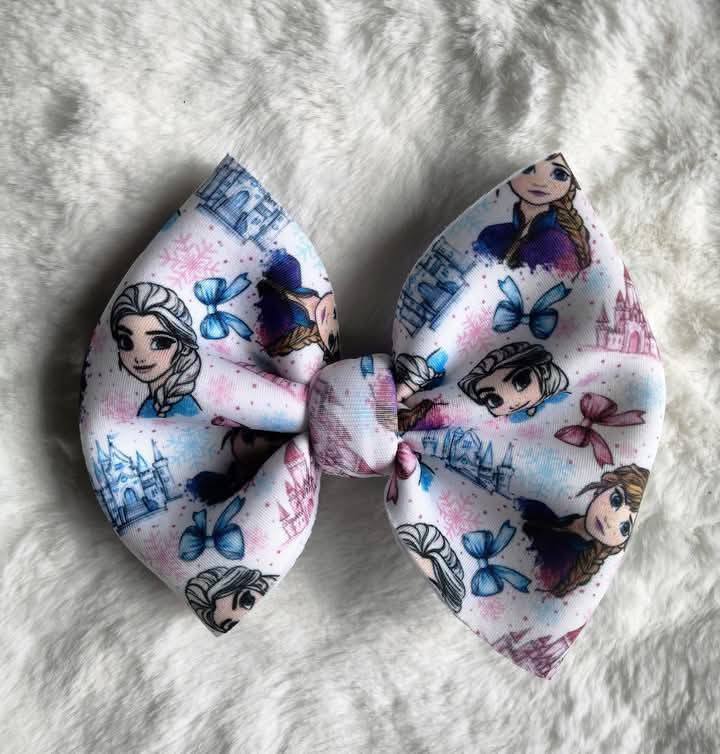 Frozen bow/ piggies