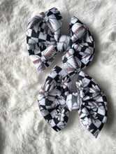 Load image into Gallery viewer, Base ball bows bow/ piggoe
