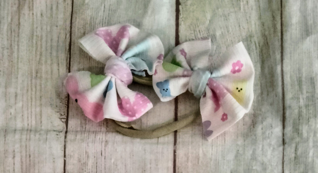 Peep piggies/ bow